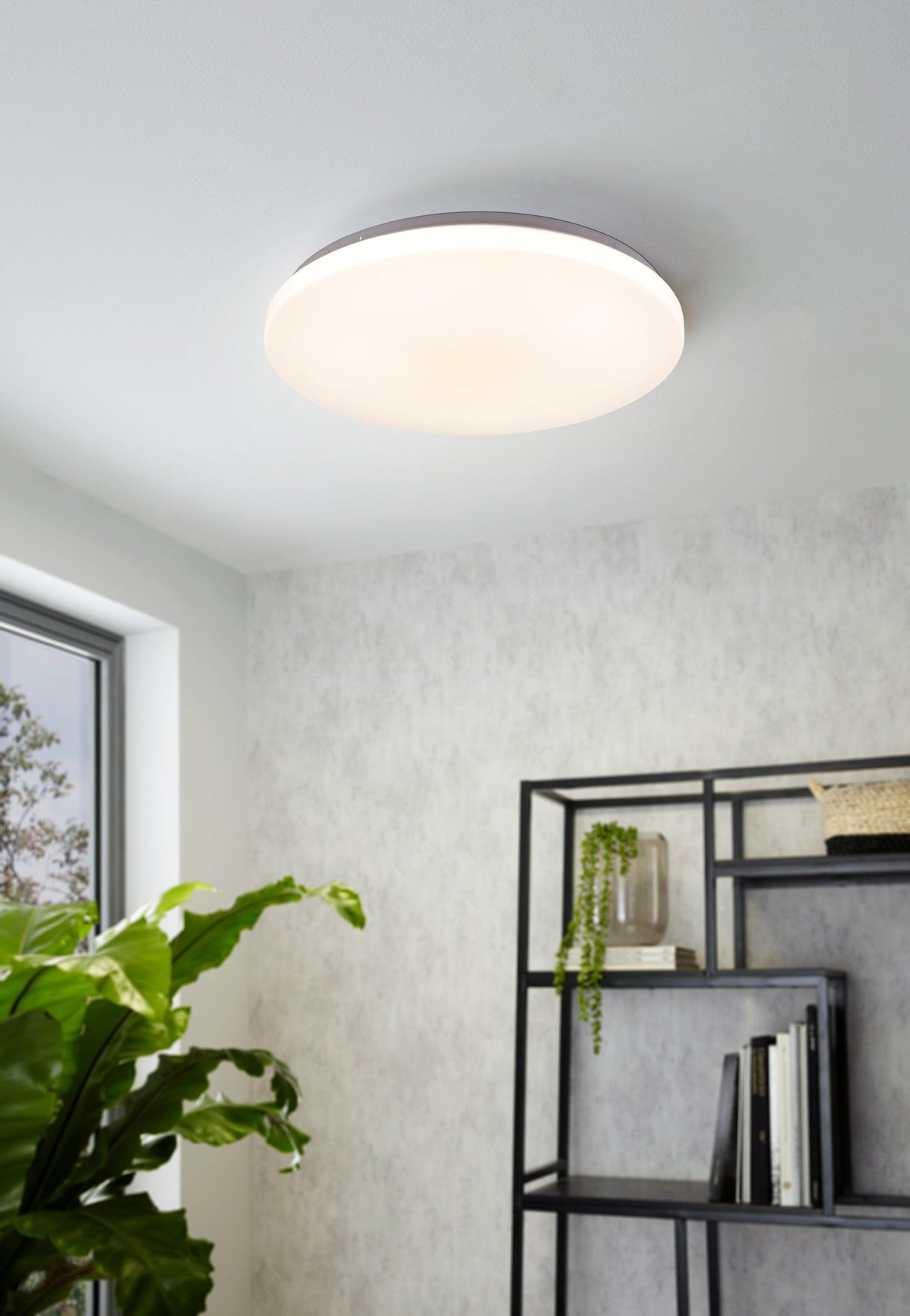 DIEGO oyster 380mm LED tri-colour with microwave sensor