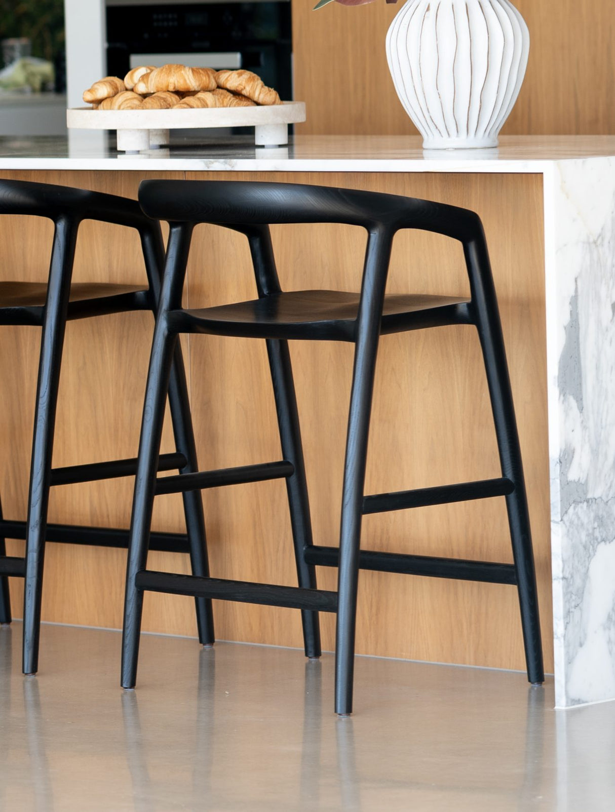 Cali counter stool black