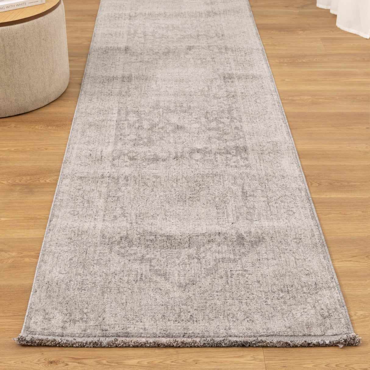Heritage Distressed Medallion Grey Runner- H103