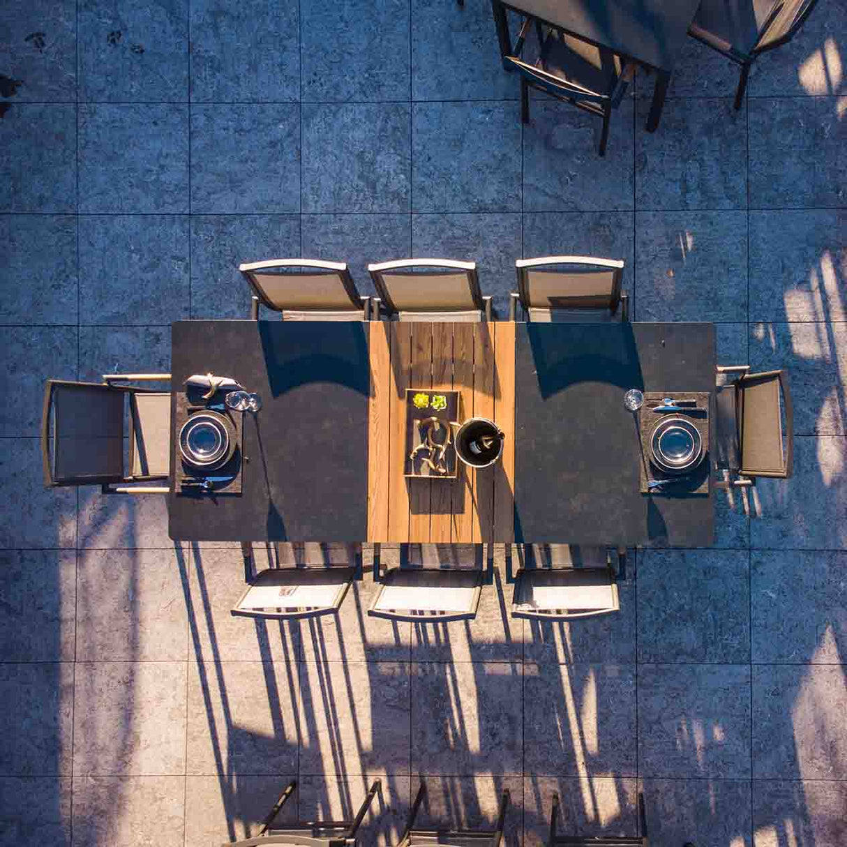 Largo Outdoor Aluminium Dining Table with Ceramic Glass & High-pressure Laminate Top 180 / 246 cm in Charcoal