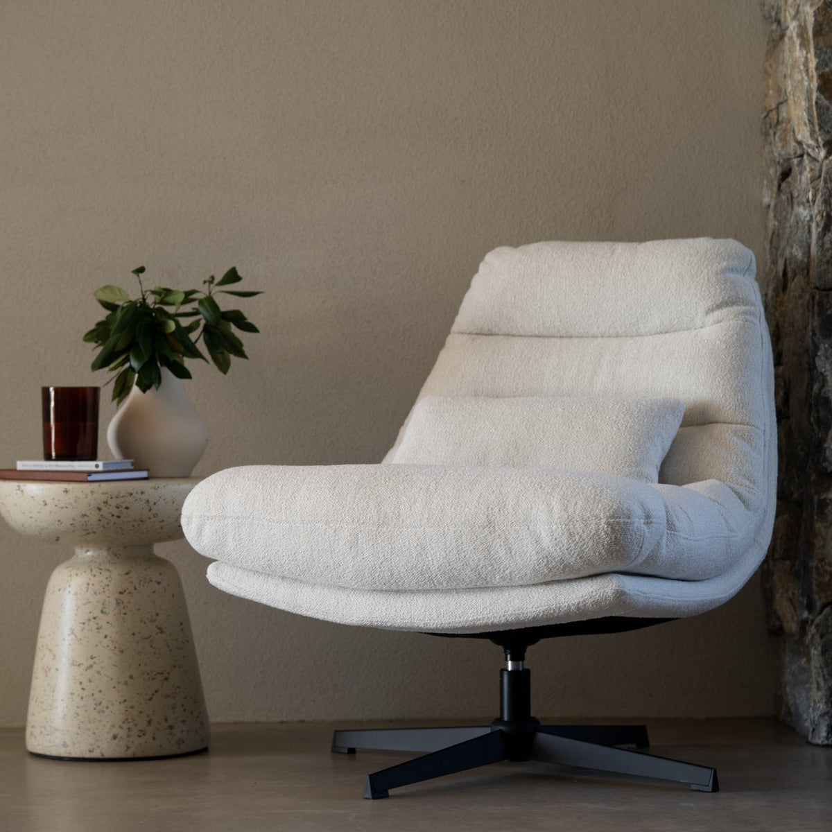 Liam Swivel Chair – Sleek black powder-coated steel legs – Natural