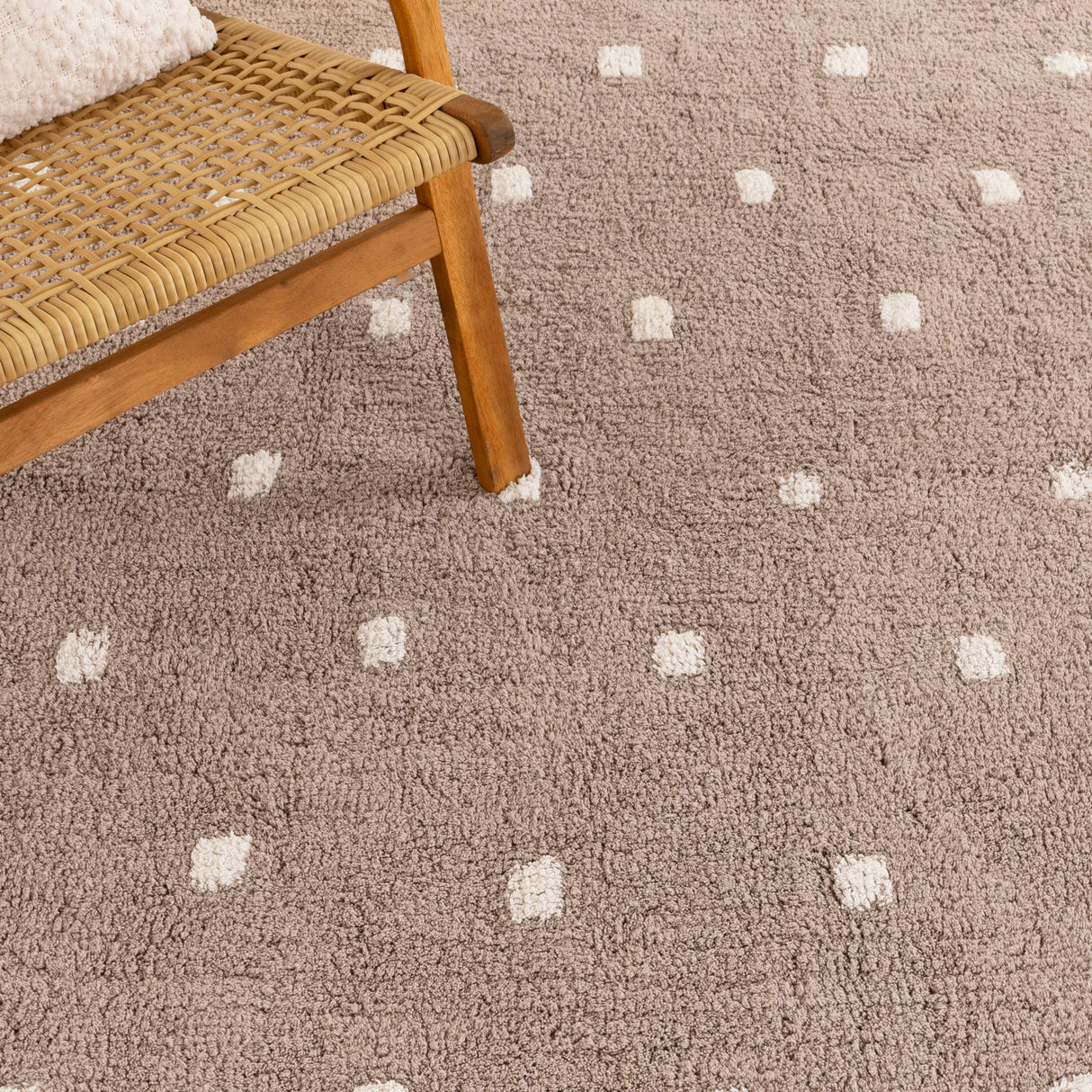 Mellow Round Scalloped Kids Rug Mushroom Beige