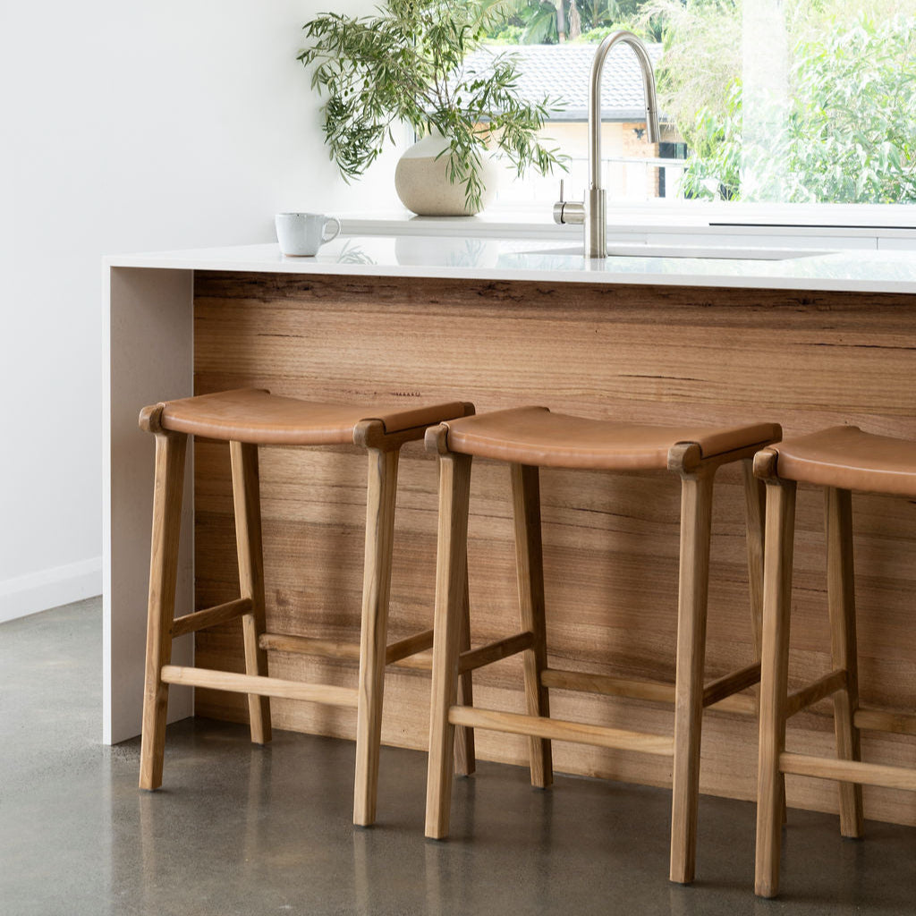 Paloma Leather Saddle Stool – Flat Natural