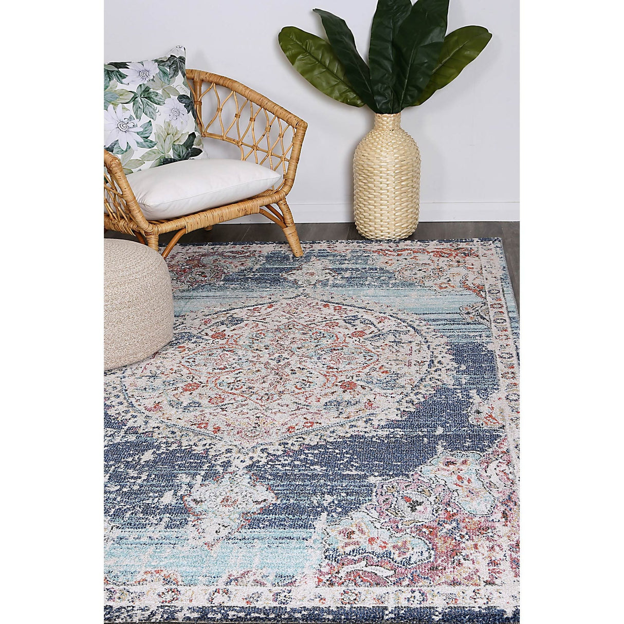 Salsa Hollow Medalion Transitional Navy & Multi Rug