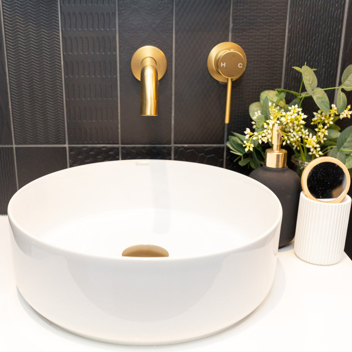 Pentro Round Bath Spout - Brushed Brass