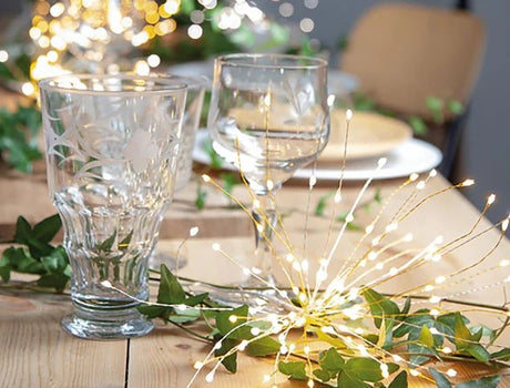 How to decorate a dining room for Christmas?