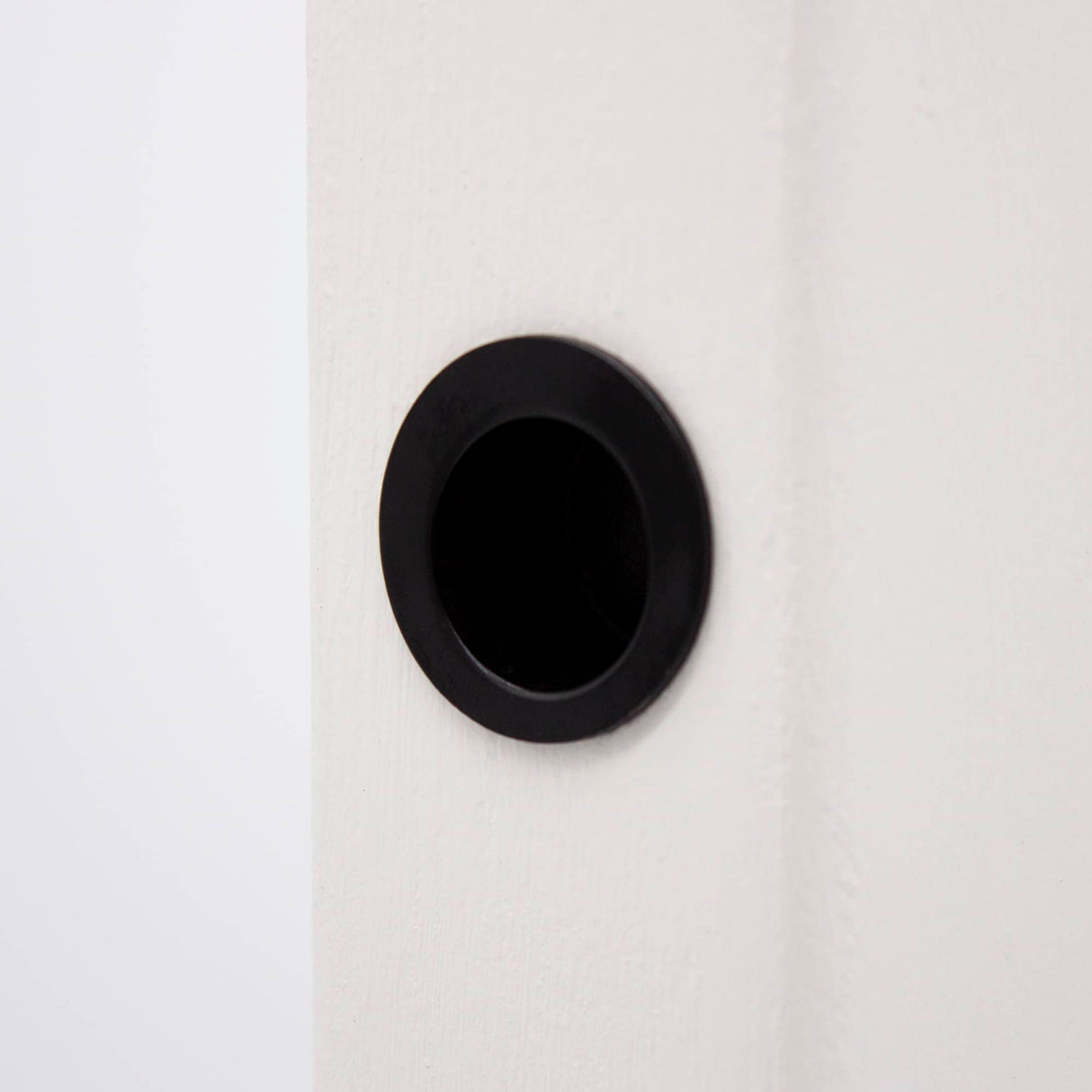 Manovella Matte Black Round Sliding Door Finger Pull