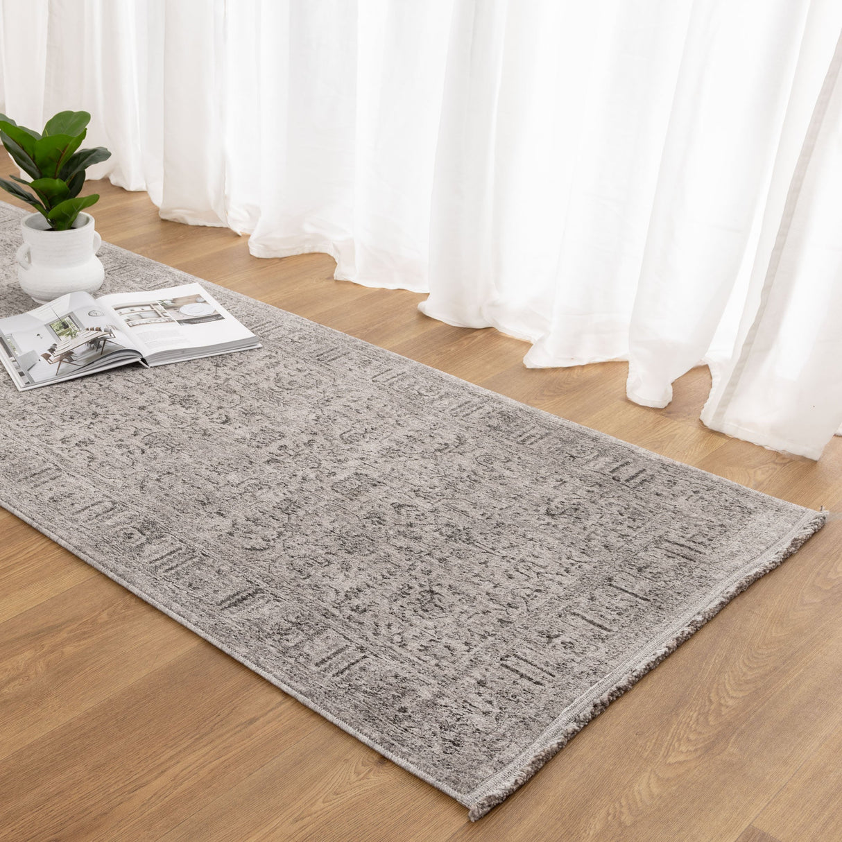 Heritage Distressed Border Grey Runner- H108