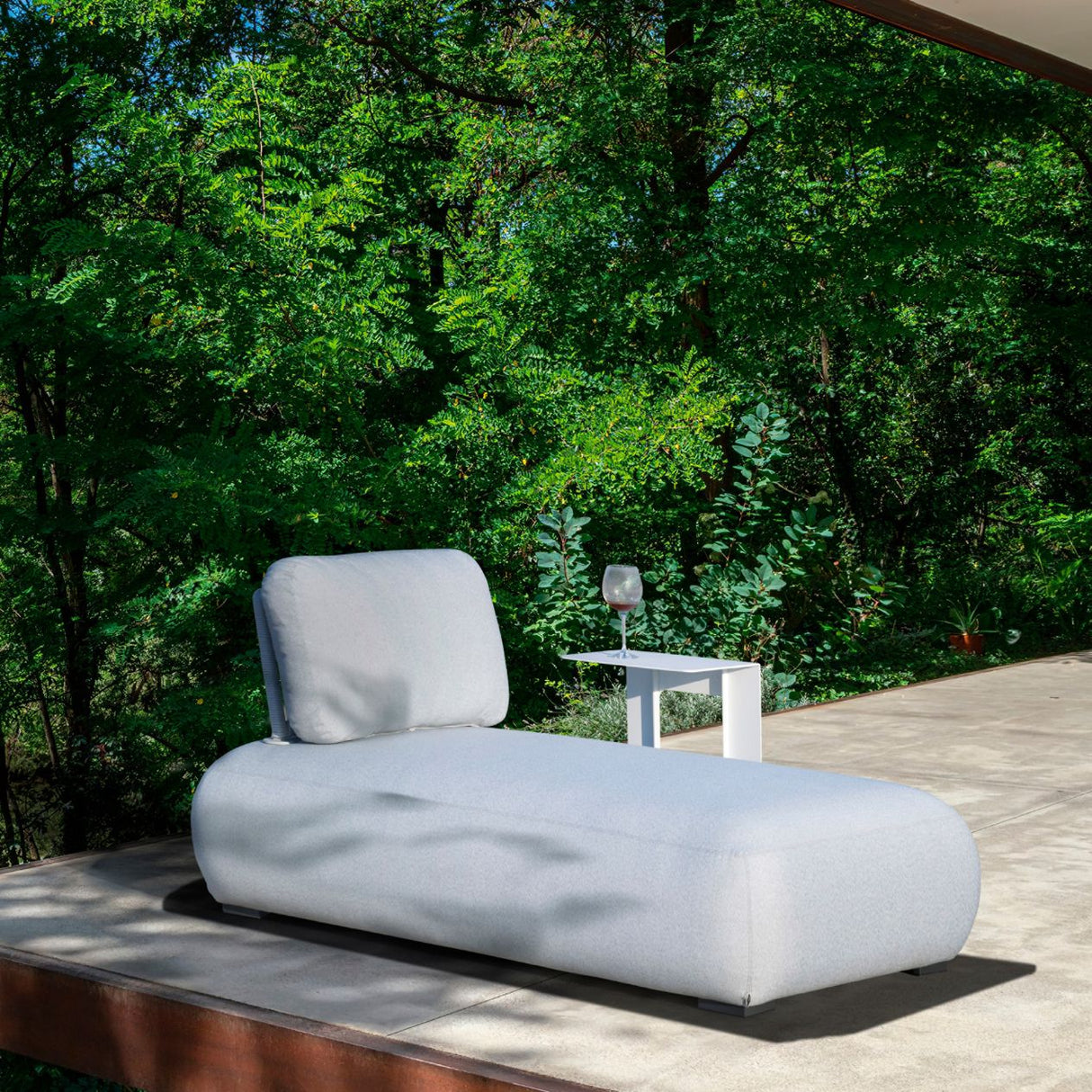 Iowa Outdoor Aluminium Upholstered Chaise Lounge in Charcoal/Light Grey