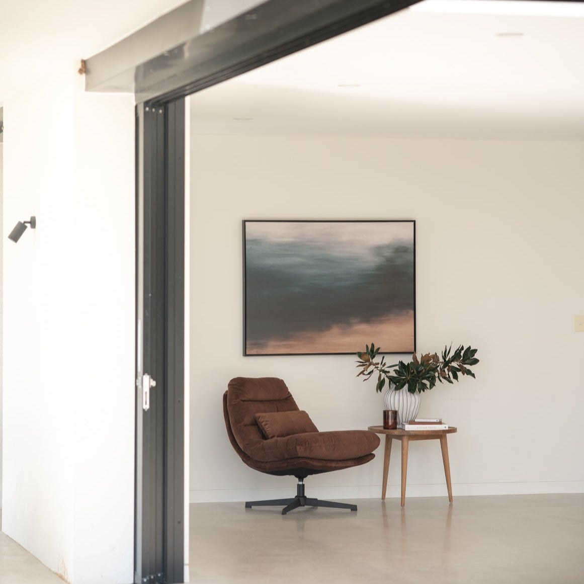 Liam Swivel Chair – Sleek black powder-coated steel legs – Rust