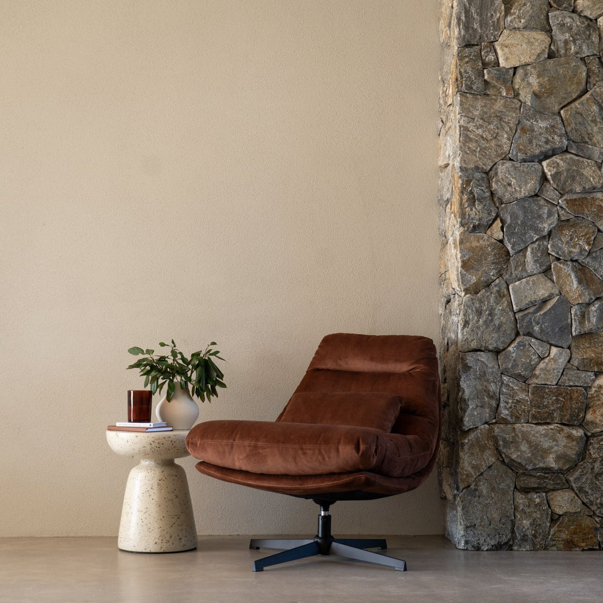 Liam Swivel Chair – Sleek black powder-coated steel legs – Rust