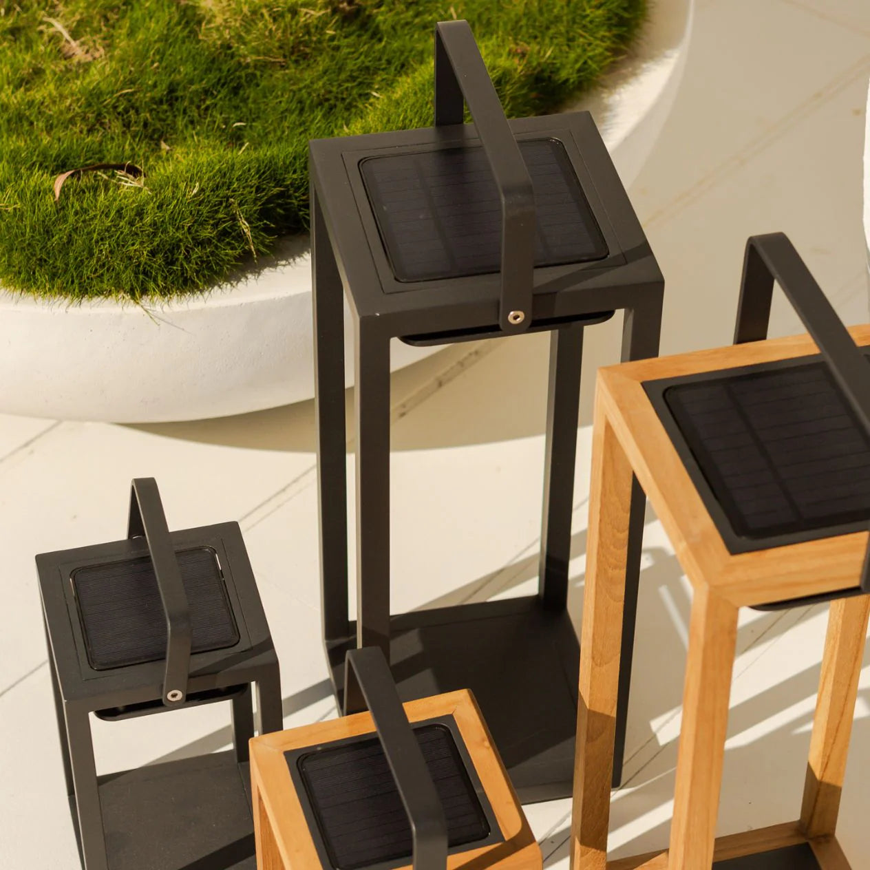 Lincoln Outdoor Aluminium Solar Lamp Large in Charcoal