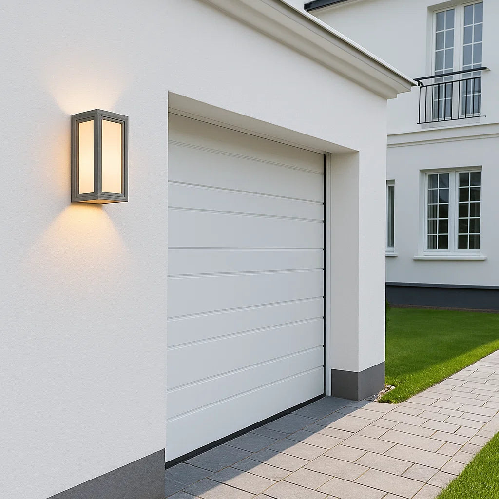 Lyon 1Lt Exterior Silver IP54