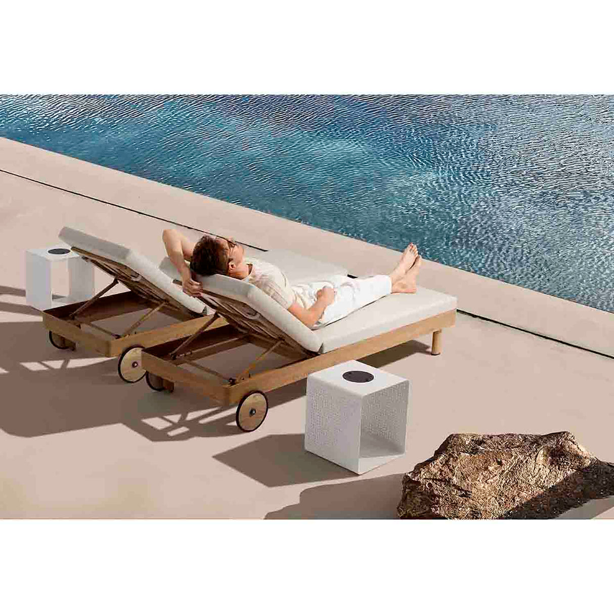 Regina Outdoor Aluminium Sunlounger in Teak Look