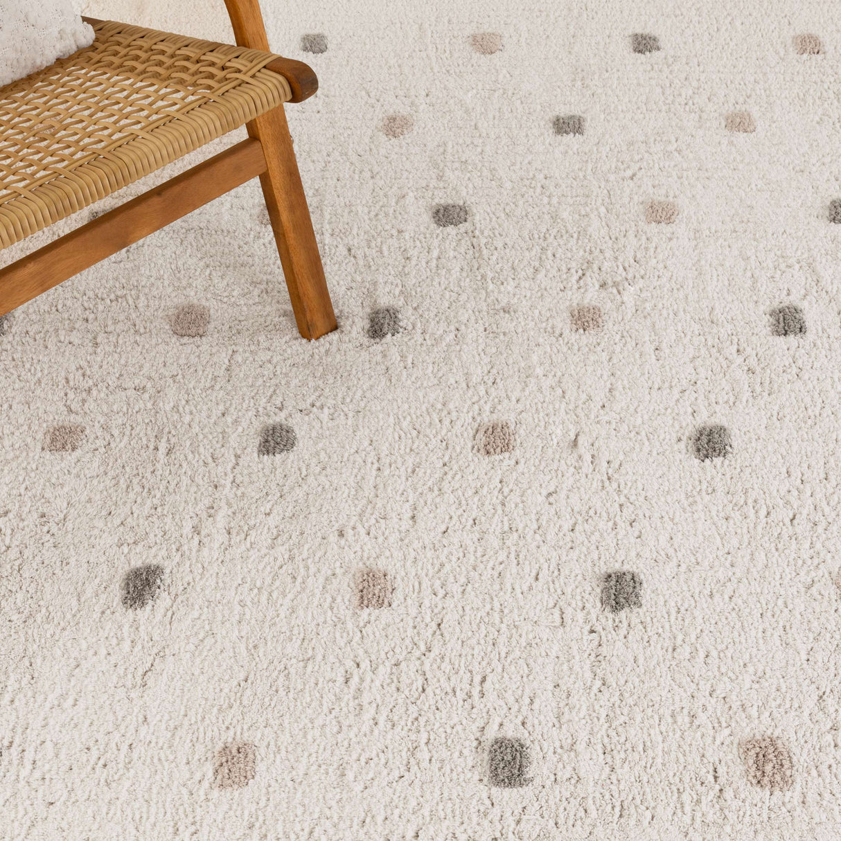 Mellow Round Scalloped Kids Rug White & Multi