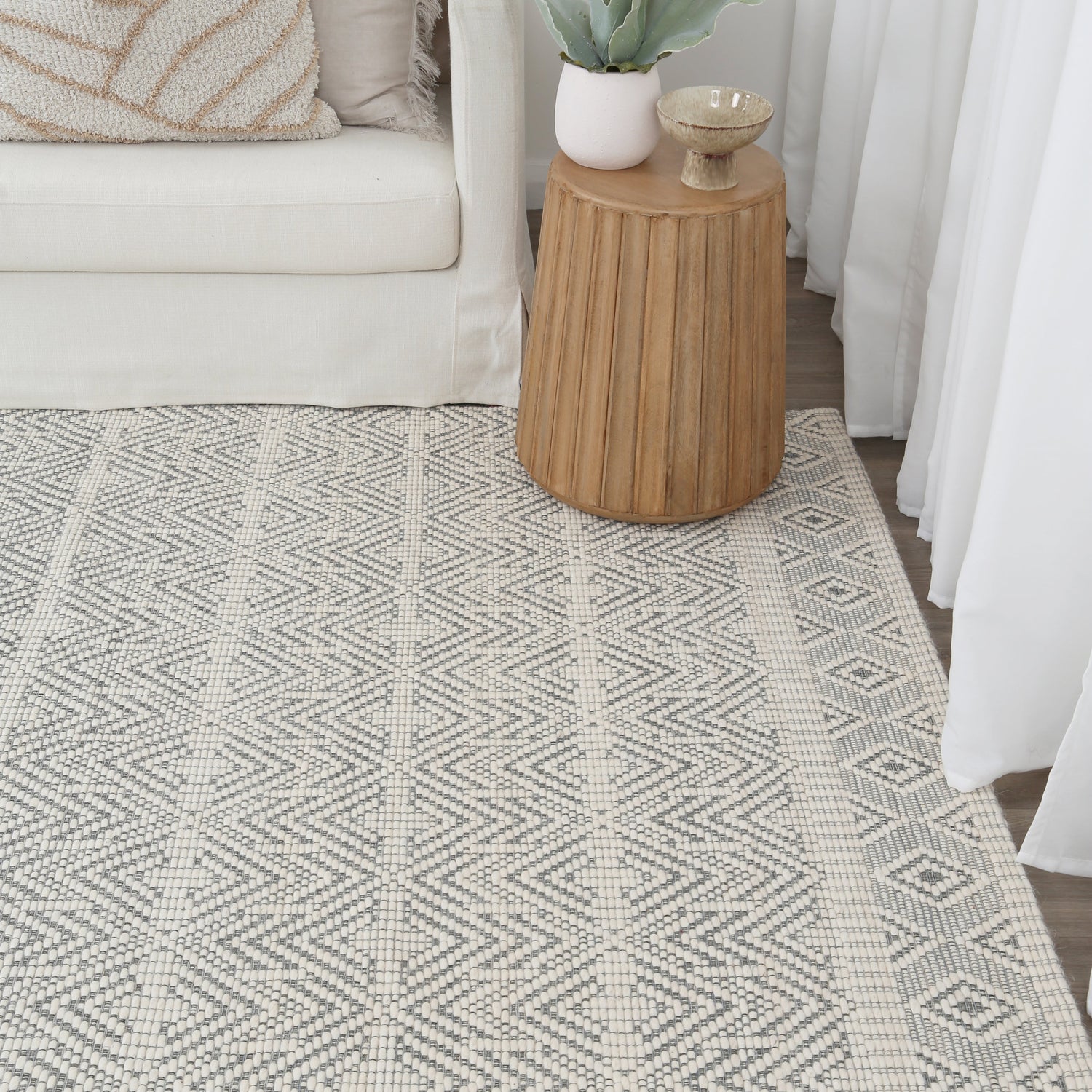 Copacabana Chevron Light Grey Wool Rug