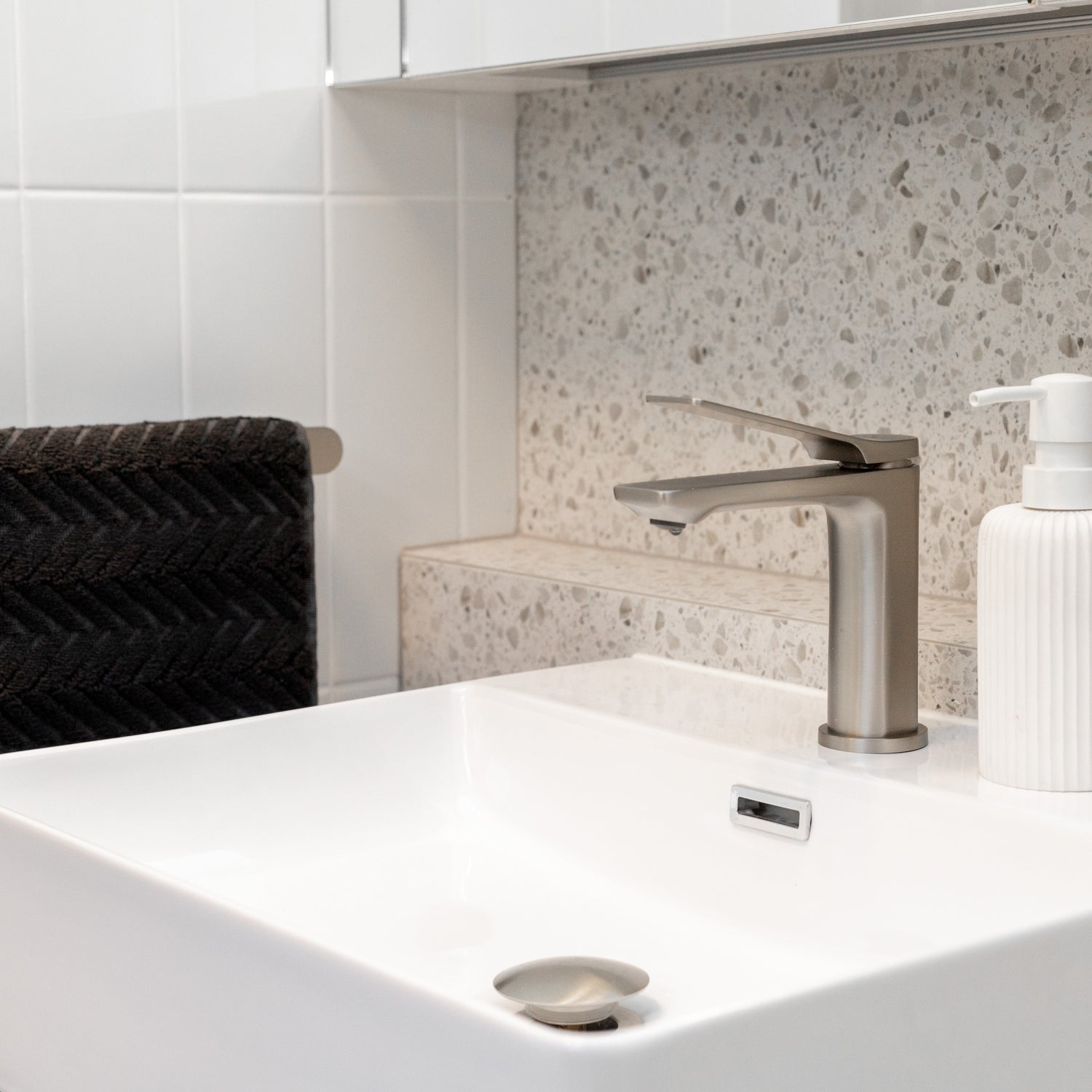 AQU RUSHY Basin Mixer - Brushed Nickel