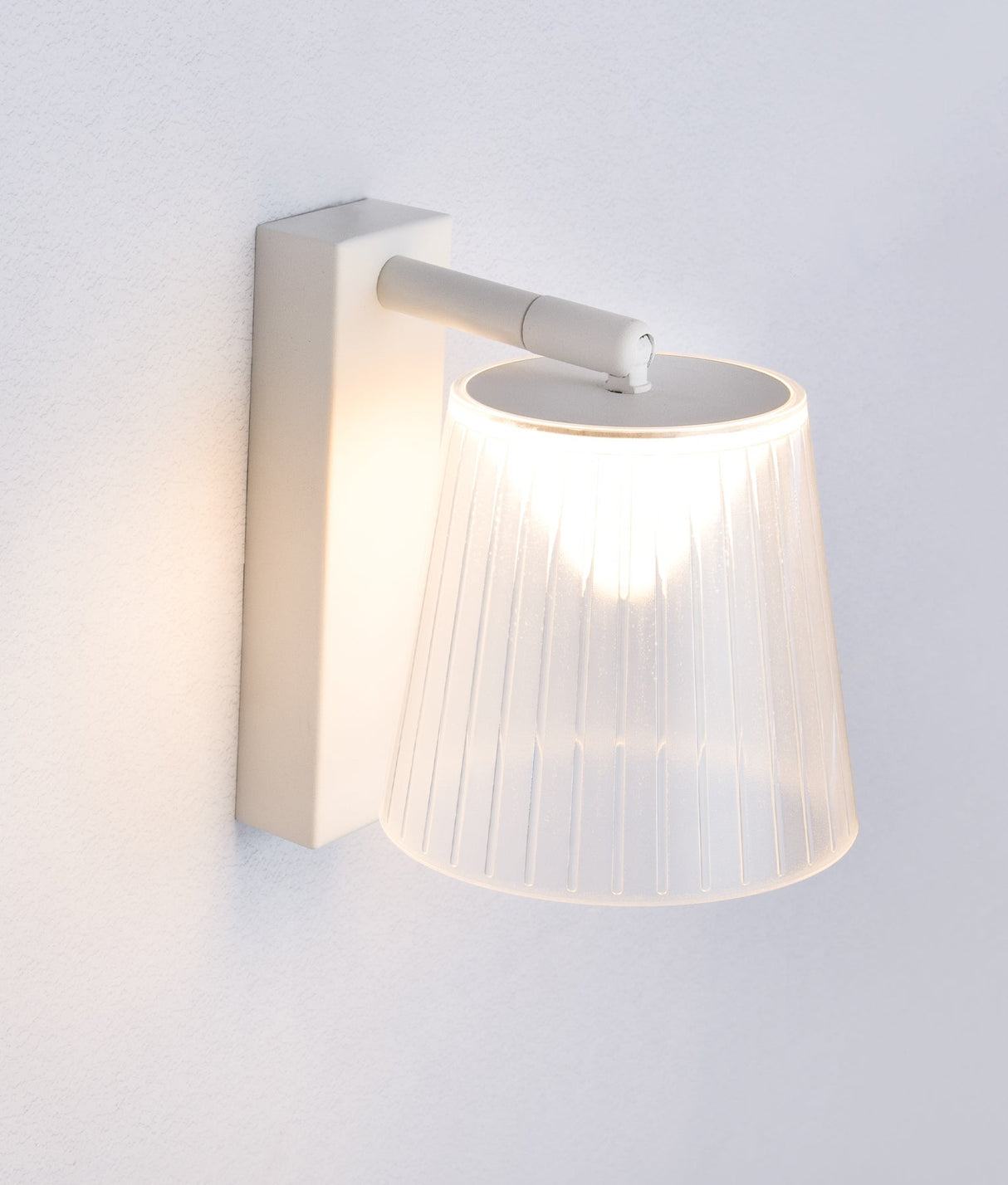 CHESTER: LED Wall White 1 Switch Clear PS Shade Wall Lights