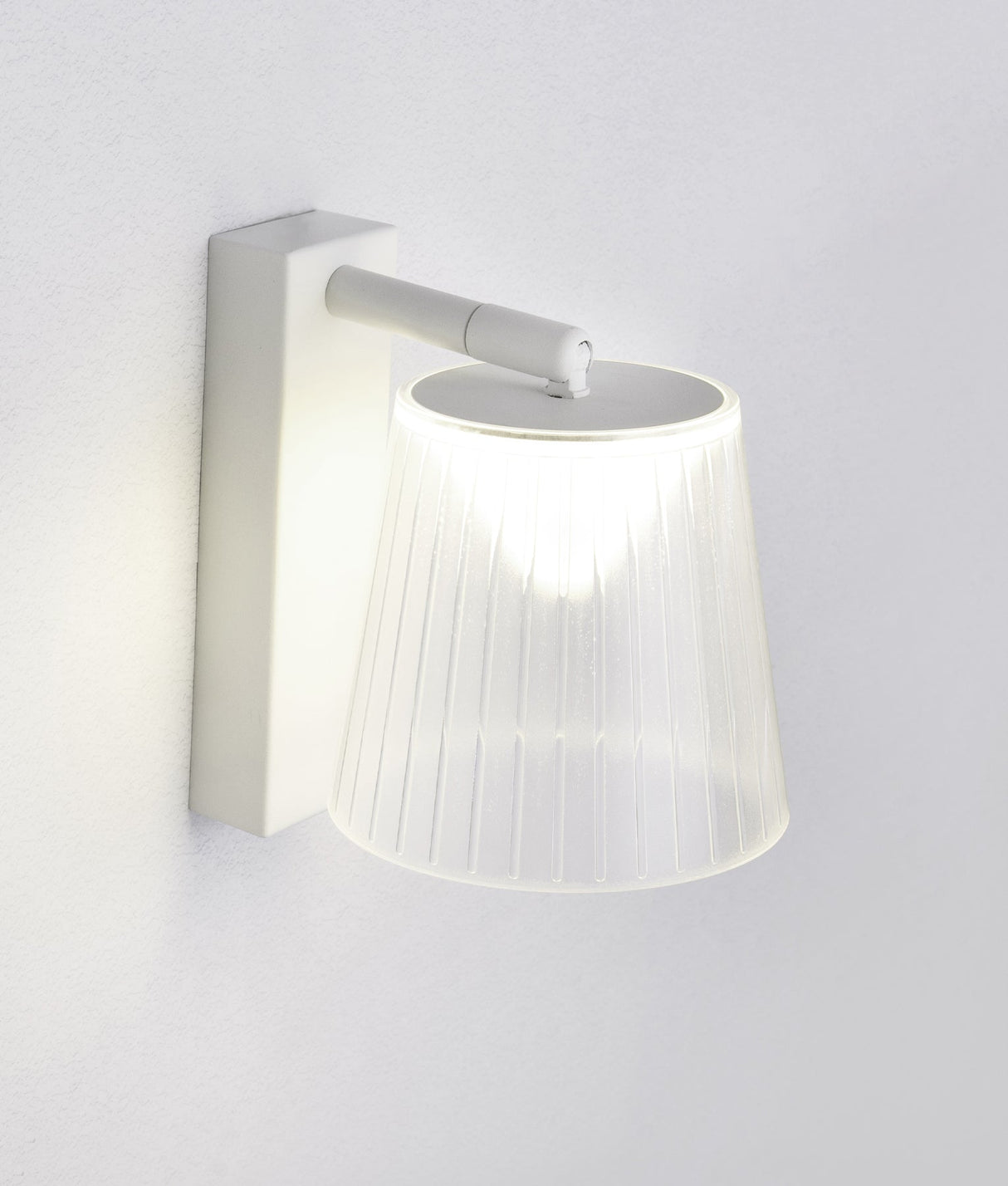 CHESTER: LED Wall White 1 Switch Clear PS Shade Wall Lights