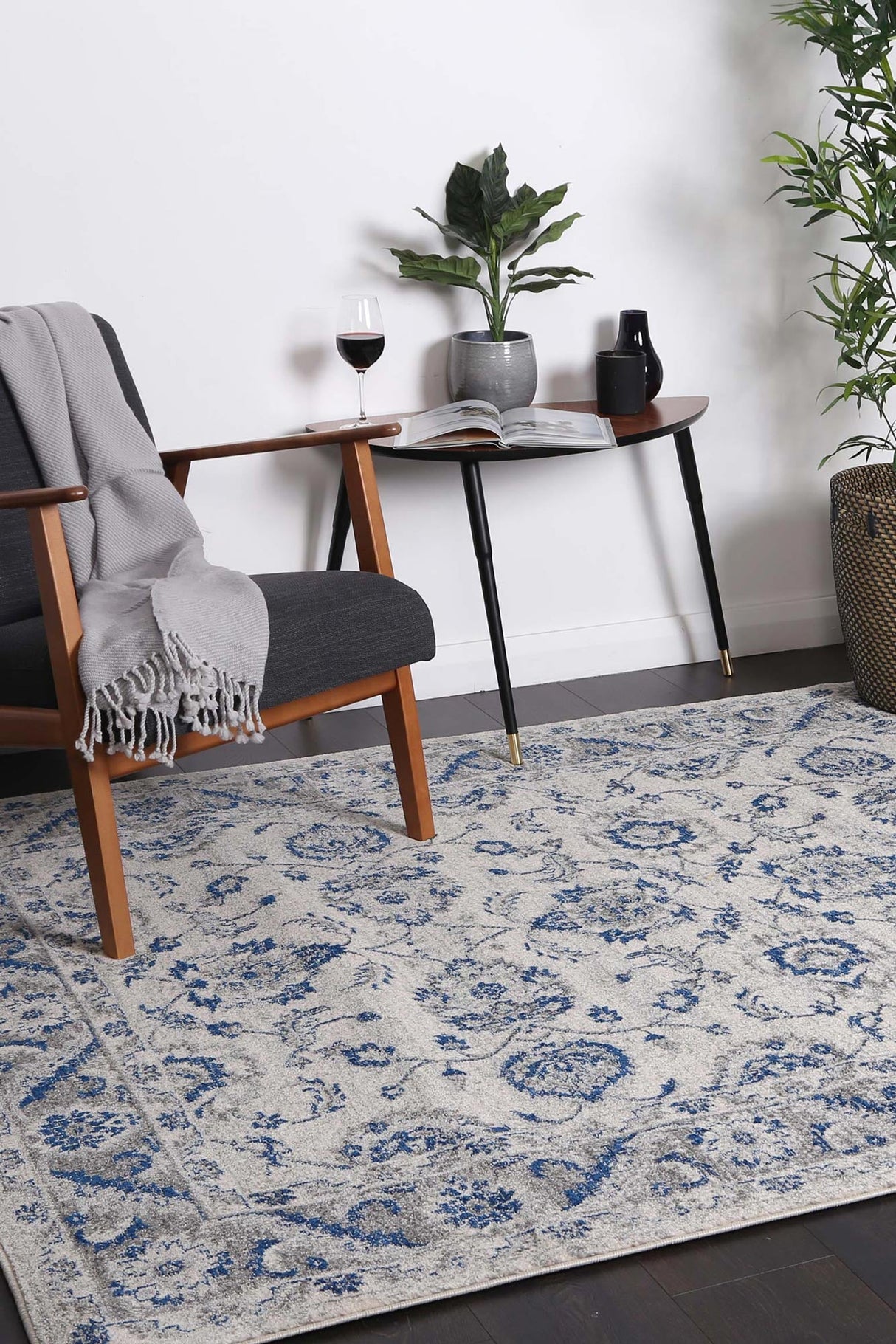 Exquisite Cassandra Blue & Ivory Rug