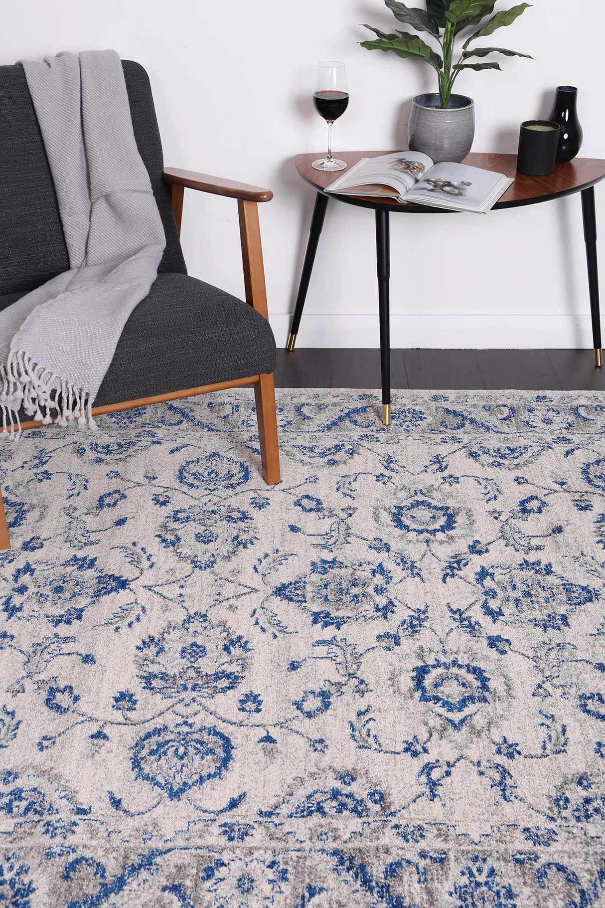 Exquisite Cassandra Blue & Ivory Rug