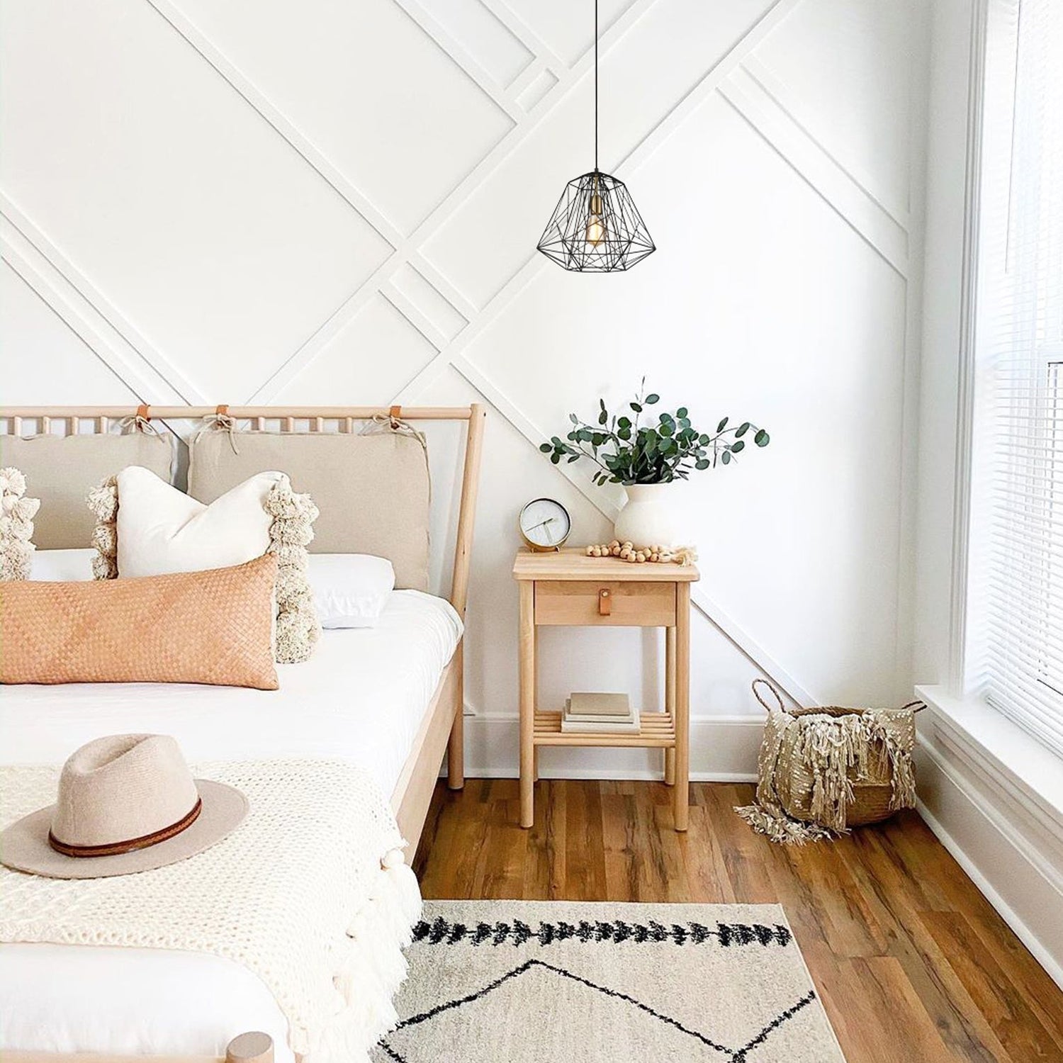 MARTE: Geometric Design Interior Iron Cage Pendant Lights
